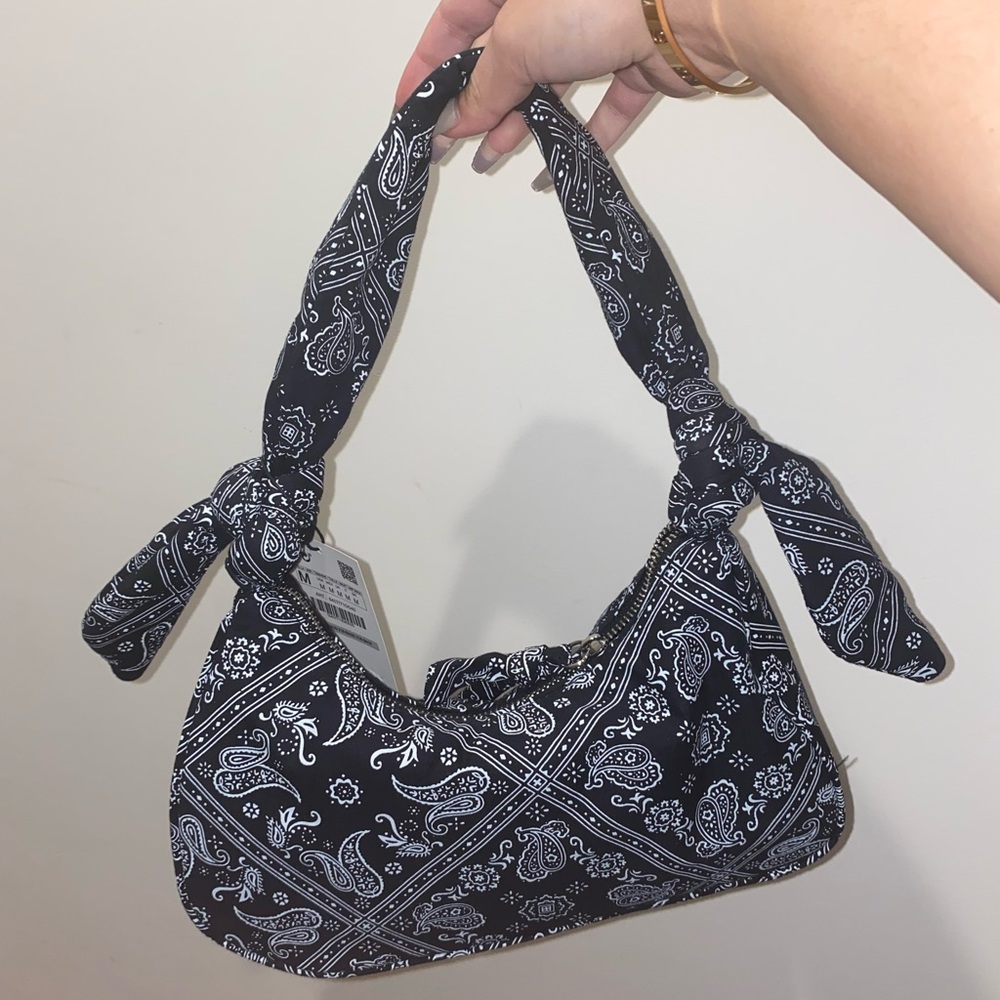 Bloggers fav ZARA bag